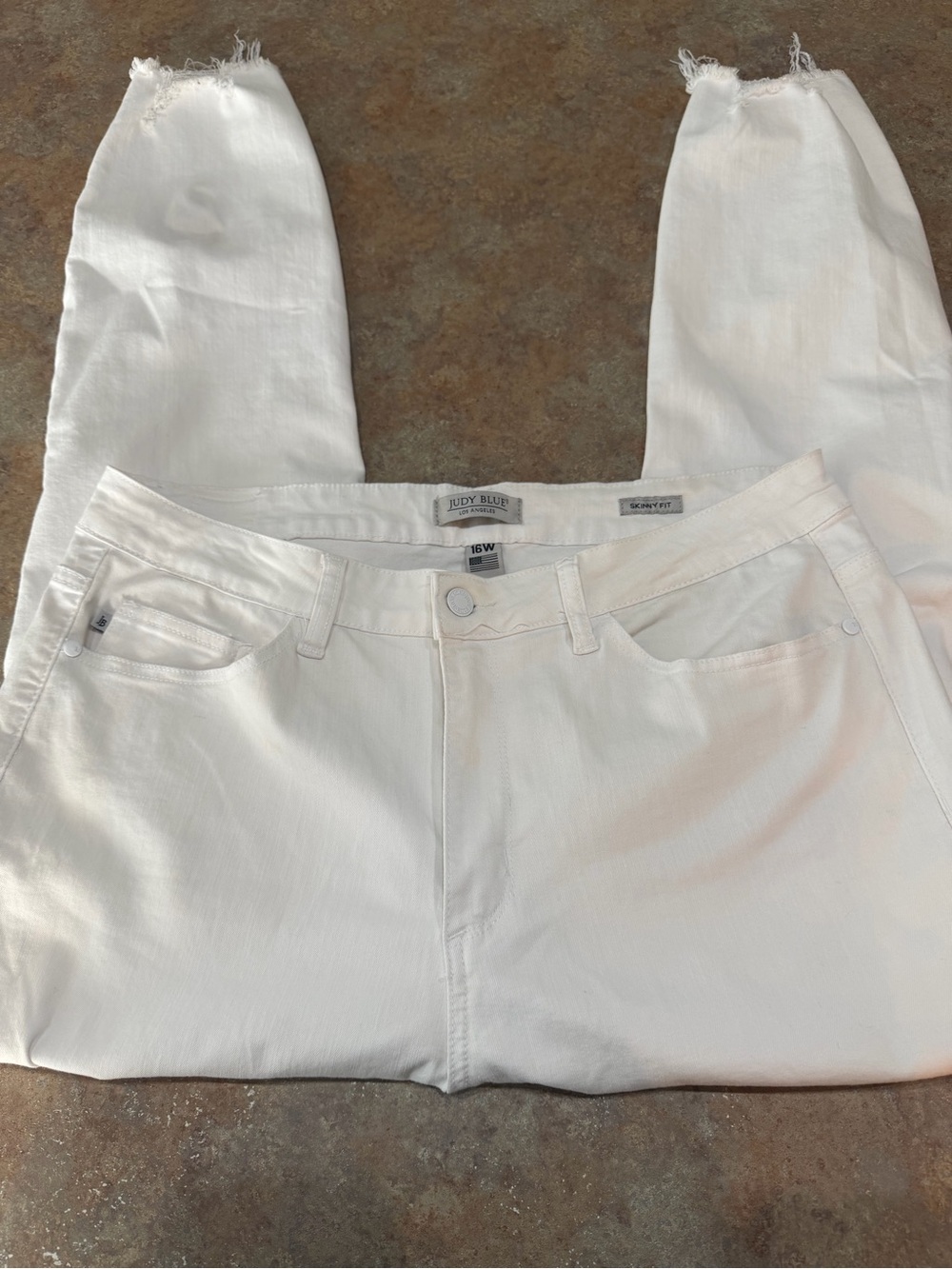 Judy Blue White Straight Leg High-Rise Jeans with Frayed Hem
